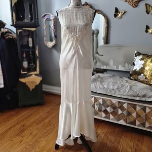 Elegant White Lace Chemise